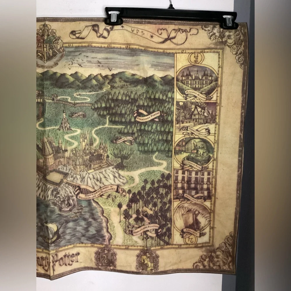 NWOT Harry Potter Enchanted Map Tapestry - Green and Brown 36 x 24
